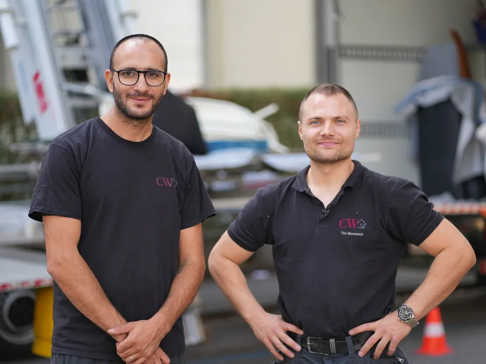 Das Team von Cleanup Worszeck vor dem Umzugswagen